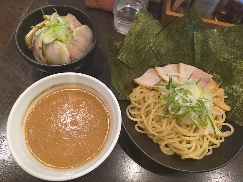 写真 【麺屋 蓮】スープが持ち上がる！超濃厚つけ麺