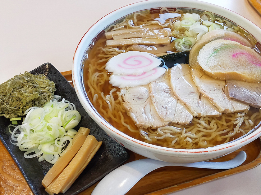 写真 魚介系の旨味を感じる十文字ラーメン♪【名代三角そばや 横手店】